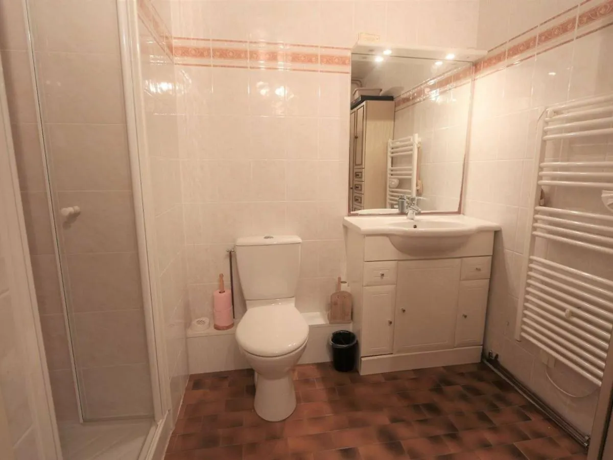 Studio 2* Avec Parking, Balcon Et A 50M De La Plage De Benodet - Fr-1-481-93 0*,  فرنسا